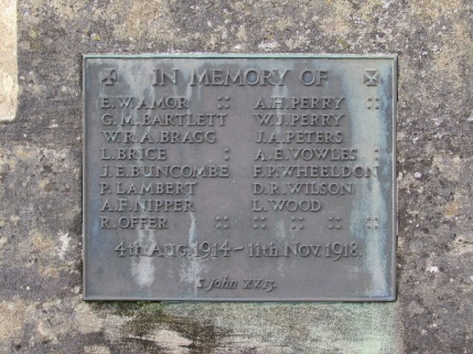 Wrington (Somerset): The plaque on the War Memorial Cross